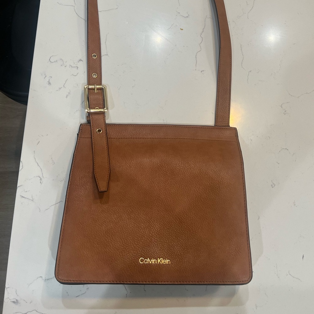 Calvin Klein Genuine Leather Crossbody Messenger Bag in tan